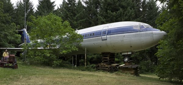 Oregon man turns a Boeing 727 into his dream home