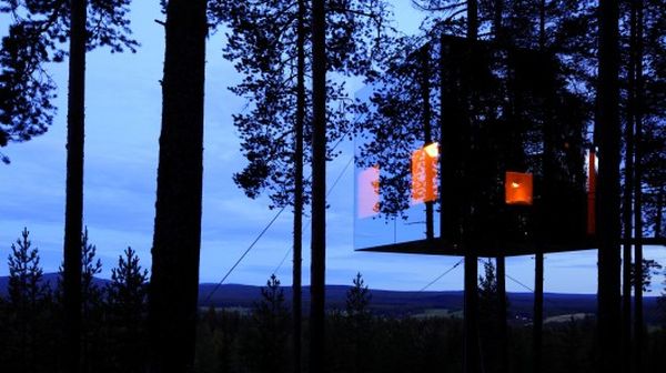 You can now order the TreeHotel’s MirrorCube room for your own backyard