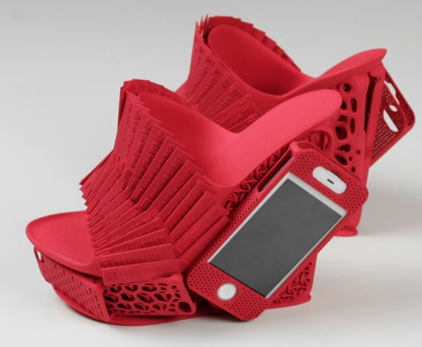 3D printed iPhone shoe lets you show off your iPhone in style