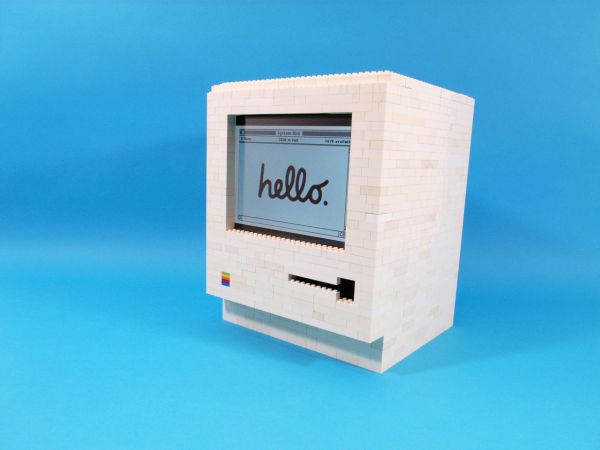 Lego replica of 1984 Macintosh doubles as iPad Dock